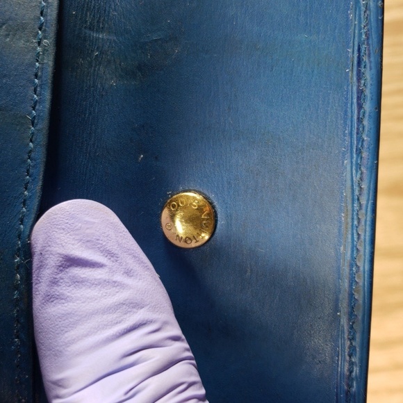 Vintage Authentic Louis Vuitton Blue Epi Leather 4 Ring Key Holder Case 4 x 2-in - Picture 9 of 11